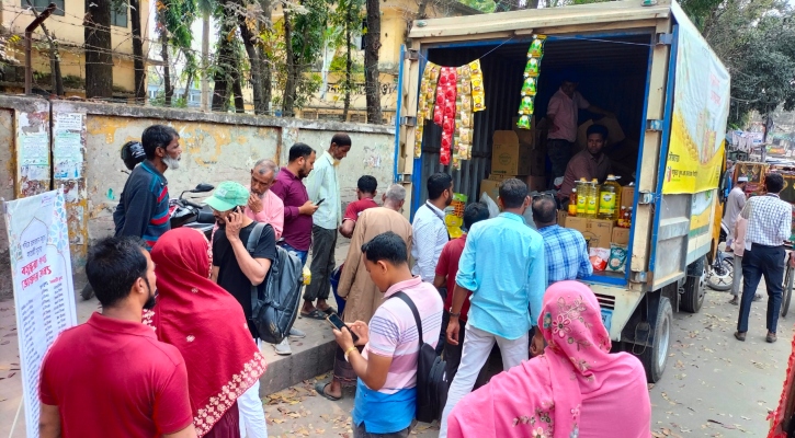 বগুড়ায় সাশ্রয়ী মূল্যে মিলছে বসুন্ধরার পণ্য